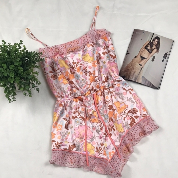 NWT Victoria's Secret Flounce Romper Revolve Style - Picture 3 of 3